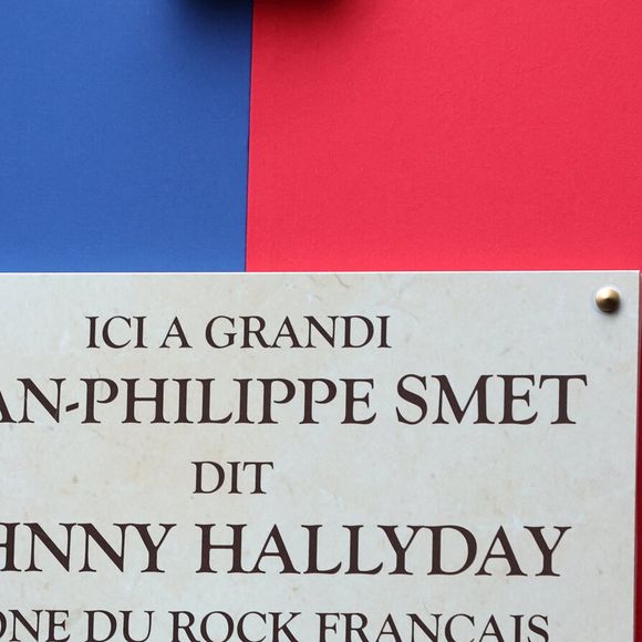 Elle a déjà participé à la Fashion Week de Paris grâce à un stage prestigieux.

Jade Hallyday lors de l'inauguration d'une plaque commémorative en hommage à Johnny Hallyday devant l'immeuble où le chanteur français a grandi dans le 9ème arrondissement de Paris, France, le 22 décembre 2023. © Dominique Jacovides/Bestimage