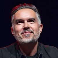 Plusieurs mois après sa rupture avec Faustine Bollaert, Maxime Chattam évoque ce qui agit comme une "thérapie" pour lui