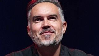 Plusieurs mois après sa rupture avec Faustine Bollaert, Maxime Chattam évoque ce qui agit comme une "thérapie" pour lui