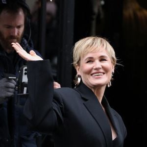 Une mise au point qui contraste fortement avec les témoignages accablants de Judith Godrèche, et qui souligne combien chaque parcours dans le cinéma peut être singulier.

Judith Godrèche - Arrivées au défilé Jacquemus lors de la Fashion Week Masculine prêt-à-porter Automne/Hiver 2025-2026 à Paris, le 26 janvier 2025. 
© Denis Guignebourg / Bestimage