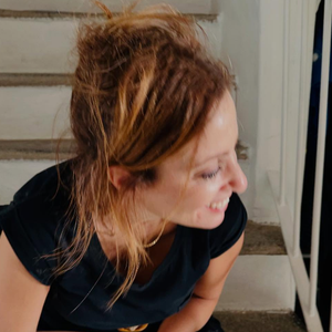 Léa Salamé en vacances en Corse avec famille et amis.