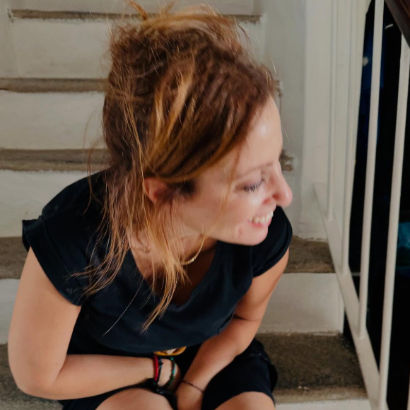 Léa Salamé en vacances en Corse avec famille et amis.