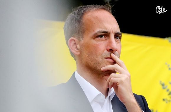 L'eurodéputé a été immortalisé de dos, en short et t-shirt décontracté, lors d'une balade estivale sur un petit chemin de pierre, encadré par les garçons de la famille.

Raphael Glucksmann ouvre la premiere journée de la deuxième édition des "Rencontres place publique" qui se tiennent comme chaque année à La Réole, dans le sud-ouest, France, le 4 octobre 2025. © Patrick Bernard/Bestimage