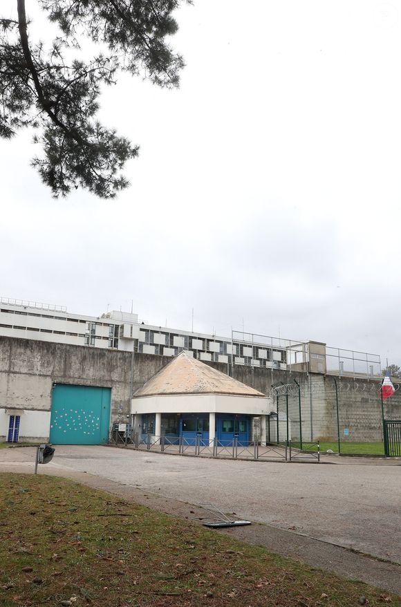 Pierre Palmade vient d'intégrer la maison d'arrêt de Gradignan près de Bordeaux à l'isolement dans le quartier récent (bâtiment blanc) à Gradignan, France, le 9 décembre 2024. © Patrick Bernard/Bestimage