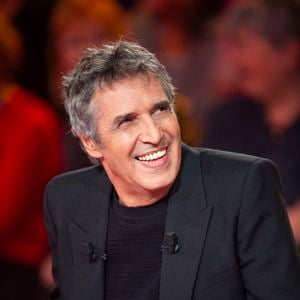A 78 ans Julien Clerc affiche une forme physique toujours aussi impressionnante.

Exclusif - Julien Clerc lors de l'enregistrement de l'émission "Famille je vous aime" présentée par M.Drucker, au studio Rive gauche, à Paris, France. © Gaffiot-Perusseau/Bestimage