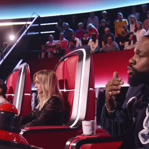 Cette révélation faite sur le plateau de l’émission n’a pas manqué de provoquer l’étonnement. 

Auditions à l'aveugle du 21 mars 2026 de la saison 15 de The Voice - Capture d'écran de TF1