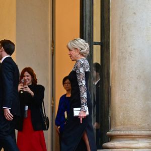 Le président Emmanuel Macron et sa femme Brigitte Macron - Arrivées des personnalités au dîner d’État en l’honneur du président brésilien et de sa femme au palais présidentiel de l’Élysée à Paris le 5 juin 2025.

© Christian Liewig / Bestimage