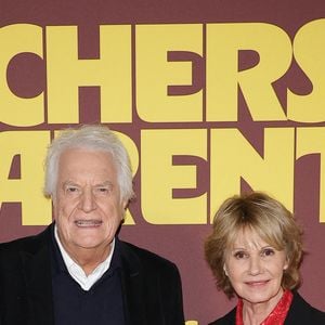 Elle incarne Jeanne, une retraitée qui, après un gain à la loterie, part au Cambodge avec son mari pour ouvrir un orphelinat, laissant ses enfants sans héritage.

André Dussollier et Miou Miou - Avant-première du film "chers parents" au cinéma UGC Ciné Cité Bercy le 16 février 2026.

© Coadic Guirec / Bestimage