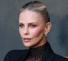 Derrière son image à Hollywood, Charlize Theron cache une blessure indélébile. Bien avant d'être oscarisée, elle a grandi dans la peur d'un père alcoolique et violent.

Charlize Theron à la première de "The Old Guard 2" au Netflix Tudum Theater à Hollywood.

©BestImage
