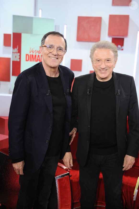 Enfin, l'ancienne star du petit écran Thierry Beccaro et l'humoriste Diane Segard viendront compléter ce plateau d'exception.

Exclusif - Thierry Beccaro et Michel Drucker lors de l'enregistrement de l'émission "Vivement dimanche" au studio Rive Gauche, présentée par M.Drucker avec une diffusion sur France 3 le 15 mars 2026, à Paris, France, le 4 mars 2026. © Guillaume Gaffiot/Bestimage
