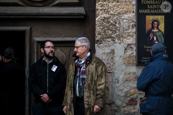 Ses conclusions se sont notamment appuyées sur plusieurs disciplines scientifiques.

Grand-père d'Emile, Philippe Vedovini lors de la cérémonie religieuse des funérailles d'Emile à la Basilique Sainte Marie Madeleine à Saint-Maximin-la-Sainte-Baume, France le 8 février 2025. Les restes du petit garçon Emile, âgé de deux ans, disparu depuis le 8 juillet 2023 au Vernet, ont été découverts à quelques kilomètres du hameau le 30 mars 2024.