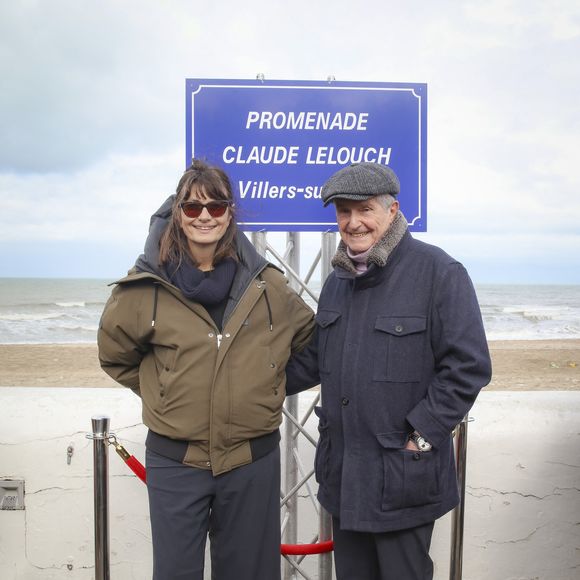 Valérie Perrin et son compagnon Claude Lelouch - Inauguration de la "Promenade Claude Lelouch" qui porte désormais son nom en présence d’un public nombreux et de la famille du réalisateur à Villers-sur-Mer le 26 mars 2023. © Jack Tribeca / Bestimage