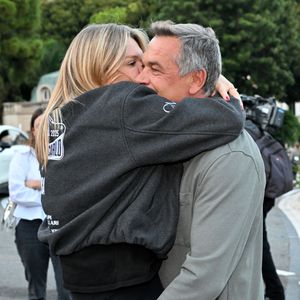Père et fille entretiennent une relation particulièrement fusionnelle et proche.

Camille Gottlieb, la fille de la princesse Stéphanie et de Jean Raymond Gottlieb, est au départ du 9ème E-Rallye de Monte-Carlo, en tant que co-pilote de son amie Margaux Grundstein au volant d'une volvo, sur la place du Casino à Monaco, le 15 octobre 2025. © Bruno Bebert / Bestimage