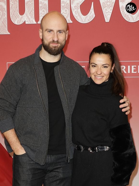 Leur quotidien est organisé autour du bien-être et de la protection de leur enfant.

François Alu et sa compagne Denitsa Ikonomova - Avant-première du film "Hurlevent" au Grand Rex à Paris le 2 février 2026. © Coadic Guirec/Bestimage