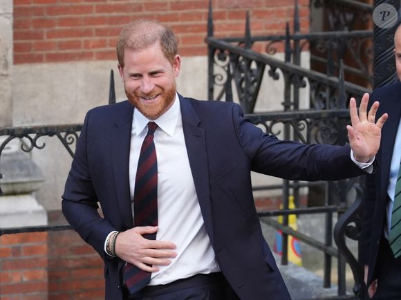 Certains voisins se sont dits choqués, d'autres ont critiqué son comportement, incohérent avec ses déclarations sur sa sécurité.

Le duc de Sussex quitte les Royal Courts of Justice, au centre de Londres, après avoir fait appel d'une décision de la Haute Cour sur sa plainte contre le ministère de l'Intérieur concernant le niveau de sécurité dont il bénéficie pendant son séjour au Royaume-Uni. Royaume-Uni, Londres, le mercredi 9 avril 2025. Photo par James Manning/PA Wire/ABACAPRESS.COM