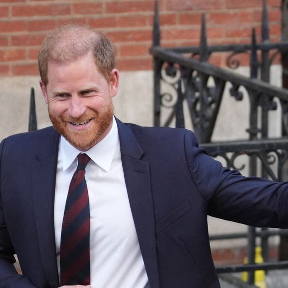 Certains voisins se sont dits choqués, d'autres ont critiqué son comportement, incohérent avec ses déclarations sur sa sécurité.

Le duc de Sussex quitte les Royal Courts of Justice, au centre de Londres, après avoir fait appel d'une décision de la Haute Cour sur sa plainte contre le ministère de l'Intérieur concernant le niveau de sécurité dont il bénéficie pendant son séjour au Royaume-Uni. Royaume-Uni, Londres, le mercredi 9 avril 2025. Photo par James Manning/PA Wire/ABACAPRESS.COM