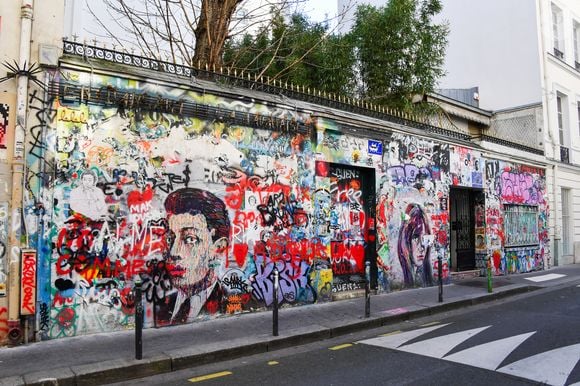 L’artiste a photographié la maison de son père avec un appareil Hasselblad pour un nouveau projet.

Maison de Serge Gainsbourg (35ème anniversaire de sa mort) à Paris, France, le 2 mars 2026. © Alexandre Fay/PixPlanete/Bestimage