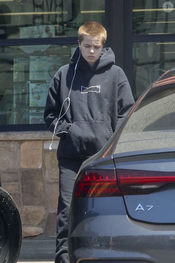 Los Feliz, CA  - EXCLUSIVE  - Shiloh Jolie-Pitt, Angelina Jolie and Brad Pitt's child, was photographed running errands. Shiloh wears black clothing, short hair, headphones, Nike sneakers, and carries a bag.



Pictured: Shiloh Jolie Pitt