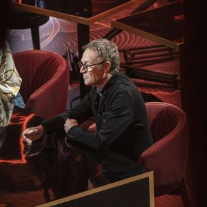 Christophe Hondelatte quittera Europe 1 le 31 décembre 2025, mettant fin à près de dix ans de collaboration avec la station. 

Exclusif - Christophe Hondelatte - Pendant l'émission OEED (On Est En Direct)  , présentée par Laurent Ruquier et diffusée en direct sur France2. © Jack Tribeca / Bestimage