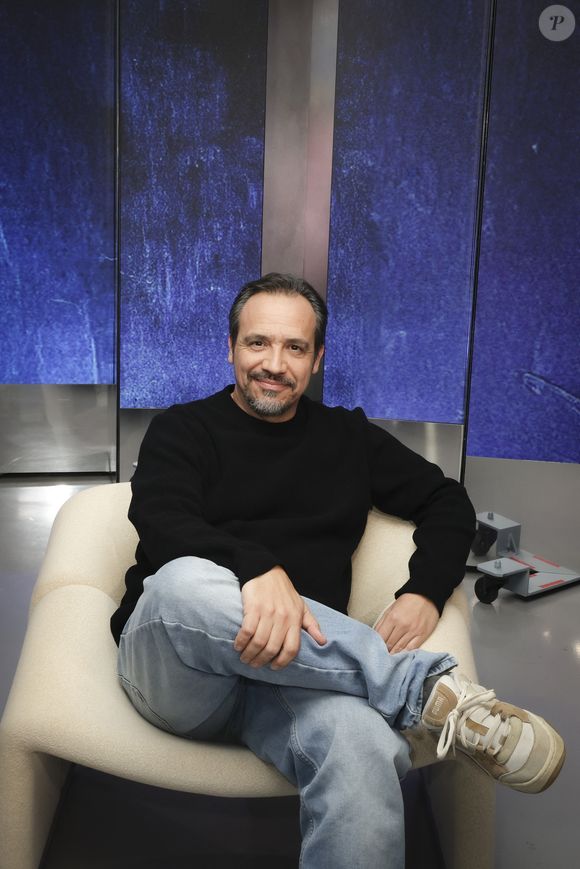 Exclusif -  Alexandre Astier sur le plateau de "Clique", le 14 octobre 2025. © Jack Tribeca / Bestimage