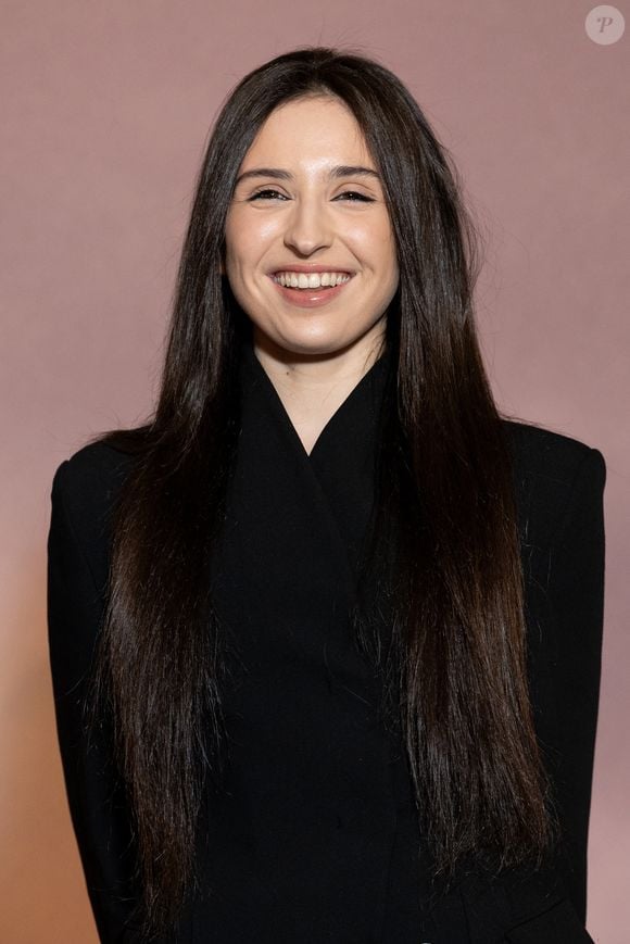 La grande gagnante de la Star Academy Ambre connaît du beau monde ! 

Ambre de la Star Academy - Photocall de l'avant-première mondiale parisienne de la saison 4 Netflix de "Bridgerton" au Palais Brongniart à Paris, France. © Cyril Moreau/Bestimage