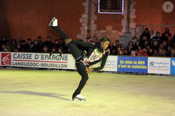 L'ex-championne française de patinage artistique Surya Bonaly lors de l'inauguration de l'éphémère patinoire de Perpignan, France, le 3 décembre 2010. Photo Michel Clementz/Cameleon/Abaca