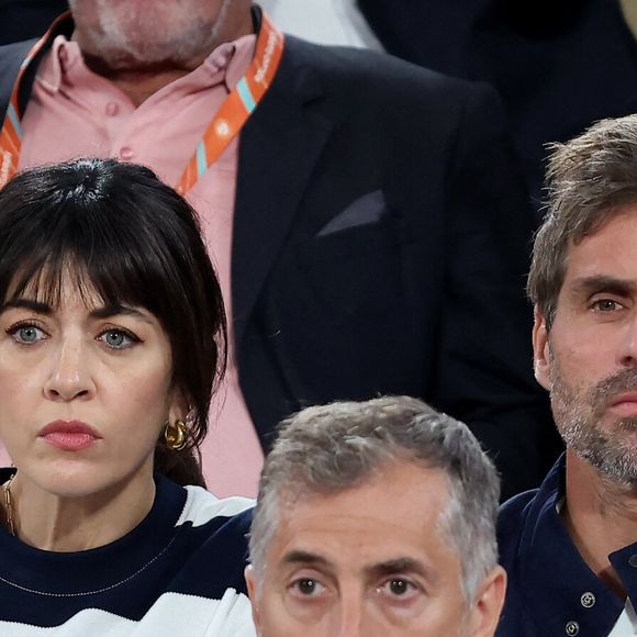 "C’est mon deuxième chez moi. Mon cœur est là-bas. La Provence m’a toujours fasciné à travers des romans de Pagnol, je m’y balade beaucoup, c’est facile de s’y sentir bien", confiait-elle à nos confrères de "La Provence".

Nolwenn Leroy et son compagnon Arnaud Clément - Célébrités dans les tribunes des Internationaux de France de tennis de Roland Garros 2024 à Paris le 27 mai 2024. © Moreau-Jacovides/Bestimage