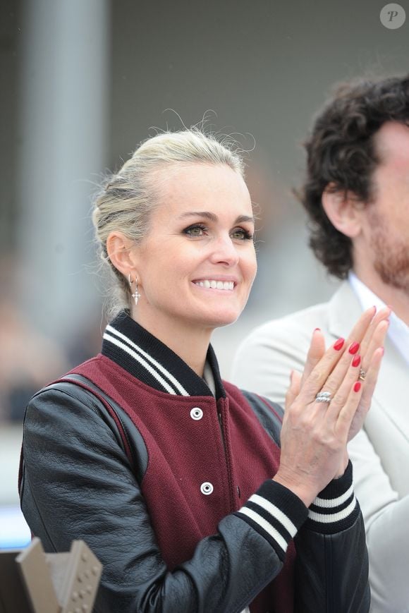 Laeticia Hallyday - Remise du Prix Eiffel Sunday Challenge Mairie de Paris - Longines Paris Eiffel Jumping à la plaine de Jeux de Bagatelle à Paris le 3 juillet 2016. © Pierre Perusseau / Bestimage