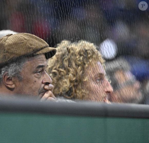 Yannick Noah et son fils Joalukas - Célébrités en tribunes au tournoi de tennis ATP Masters 1000 de Paris (Paris Rolex Master ) à l'Accor Arena - Palais Omnisports de Paris-Bercy - à Paris, France, le 1er novembre 2024. © Chryslene Caillaud/Panoramic/Bestimage