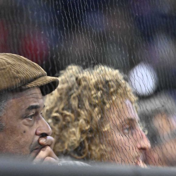 Yannick Noah et son fils Joalukas - Célébrités en tribunes au tournoi de tennis ATP Masters 1000 de Paris (Paris Rolex Master ) à l'Accor Arena - Palais Omnisports de Paris-Bercy - à Paris, France, le 1er novembre 2024. © Chryslene Caillaud/Panoramic/Bestimage