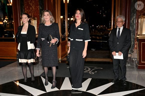 La princesse Alexandra de Hanovre, la princesse Caroline de Hanovre (La princesse a troqué sa chevelure argenté contre un blond cendré), Charlotte Casiraghi lors de la cérémonie de proclamation de l'édition 2024 des Prix de la Fondation Prince Pierre à l'opéra Garnier à Monaco, le 8 octobre 2024. La princesse Caroline de Hanovre (La princesse a troqué sa chevelure argenté contre un blond cendré) était accompagnée par ses deux filles, Alexandra de Hanovre et Charlotte Casiraghi. © Bruno Bebert / Bestimage