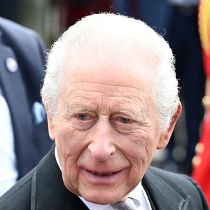 Le roi Charles III d'Angleterre et la reine Camilla Parker Bowles, reine consort d'Angleterre, sont arrivés à la cathédrale de St Asaph, dans le Denbighshire, pour la cérémonie royale annuelle du Maundy. 
Backgrid UK/ Bestimage