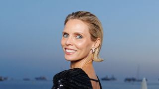 Sylvie Tellier : J.Lo a craqué pour des sandales vendues par la marque de l'ex-Miss France, un must-have à 65 euros