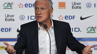 "Vous ne devriez même pas me poser cette question" : Didier Deschamps garde son calme sur un sujet sensible