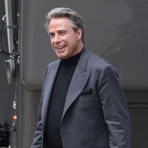 Exclusif - John Travolta et sa femme Kelly Preston sur le tournage de "Gotti: In the Shadow of my Father" à Cincinnati, le 27 juillet 2016.
Crédit : FAMEFLYNET / BESTIMAGE