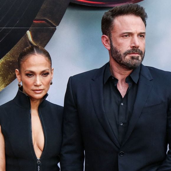 L'actrice, danseuse et chanteuse américaine Jennifer Lopez (J.Lo), vêtue d'une tenue Gucci, et son mari, l'acteur et réalisateur américain Ben Affleck, arrivent à la première à Los Angeles du film de Warner Bros. «The Flash », organisée au TCL Chinese Theatre IMAX le 12 juin 2023 à Hollywood, Los Angeles, Californie, États-Unis. Photo : Image Press Agency/ABACAPRESS.COM