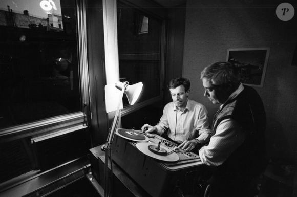 Eric Laverdin est mort à l'âge de 70 ans le jeudi 15 janvier 2026. 

Éric Laverdin (à gauche) en plein montage des "Grosses Têtes" de RTL avec un collègue.