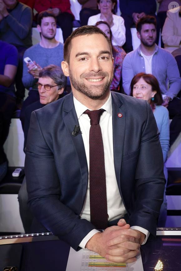 Exclusif - Julien Odoul sur le plateau de la nouvelle émission de C.Hanouna du week-end "Face à Hanouna" diffusée le 3 février à Paris, France, le 1er février 2024. © Jack Tribeca/Bestimage