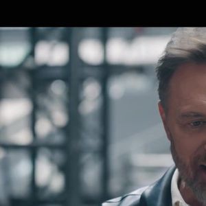 Le DJ de 58 ans, qui vient de boucler trois concerts historiques au Stade de France, a aussi confié vivre avec un TDAH.

David Guetta interviewé par Laurent Delahousse avant ses trois concerts au Stade de France en juin 2026. Capture d'écran France 2/20h30 le Dimanche