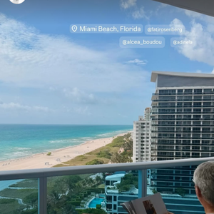 Laeticia Hallyday a posé ses valises avec son père à Miami en Floride, comme elle l'a dévoilé dimanche 4 mai 2025 sur Instagram.
Crédit : Instagram/lhallyday