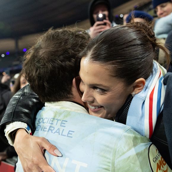 Exclusif - Antoine Dupont, Iris Mittenaere lors du match de rugby du Tournoi des Six Nations France contre Angleterre au Stade de France à Saint-Denis le 14 mars 2026. © AGENCE / BESTIMAGE