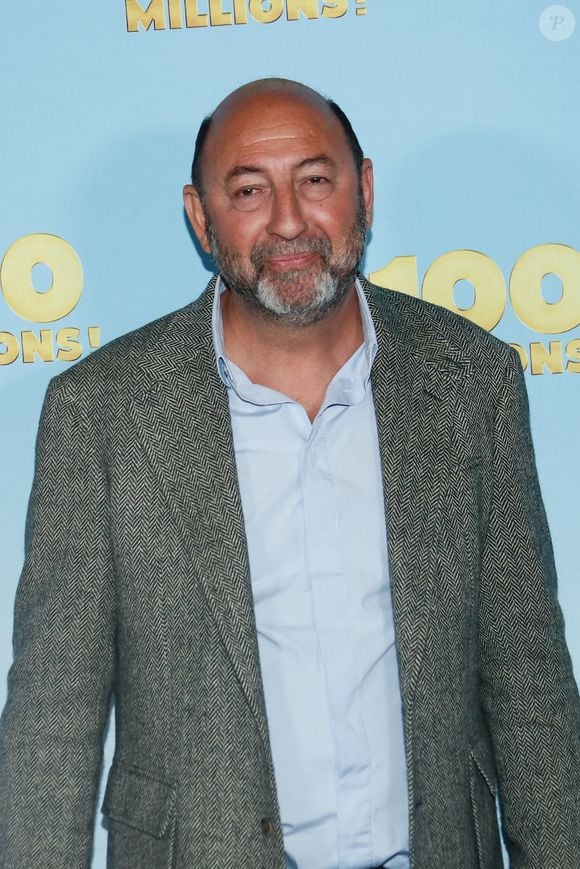 Cette comédie est sortie au cinéma le mercredi 13 août 2025, mais dans seulement 7 salles en France Kad Merad - Avant-première du film "100 millions" au Pathé Wepler à Paris, France, le 17 mars 2025. © Christophe Clovis / Bestimage