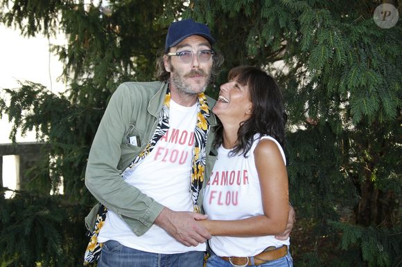 Philippe Rebbot, Romane Bohringer du film  L'amour flou - Les célébrités lors de la 11ème édition du Festival du Film Francophone d'Angoulême, le 22 aout 2018. (Christophe Aubert via Bestimage).