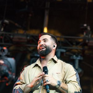Kendji Girac en concert lors du festival de musique du Printemps de Perouges au Chateau de Saint-Maurice-de-Remens le 29 juin 2025. © Sandrine Thesillat / PsNewZ / Bestimage