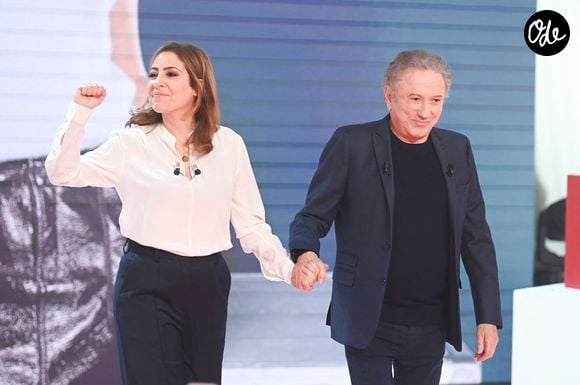 Exclusif - Léa Salamé et Michel Drucker lors de l'enregistrement de l'émission Vivement dimanche au studio Rive gauche, présentée par M.Drucker, diffusée sur France 3 le 21 juin 2026, à Paris, France, le 20 mai 2026. © Guillaume Gaffiot/Bestimage