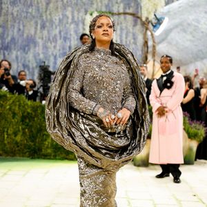 Rihanna célébrant l'ouverture de l'exposition "Costume Art" qui s'est tenue au Metropolitan Museum of Art à New York City. Photo par Backgrid USA / Bestimage