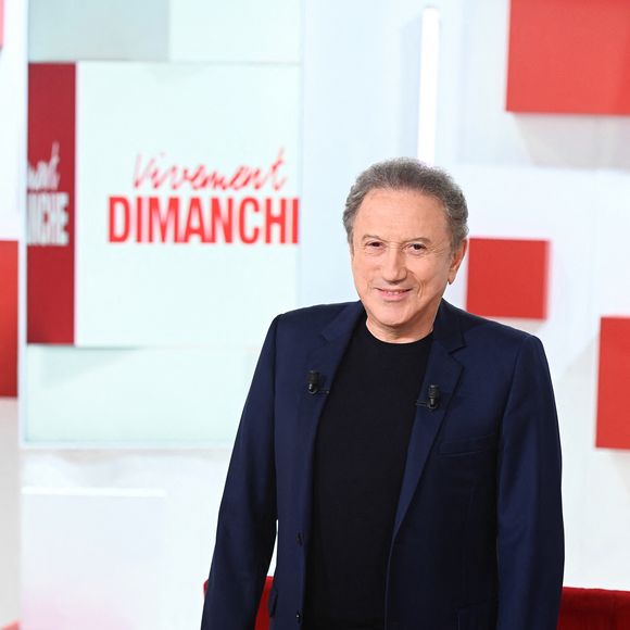 Exclusif - Michel Drucker sur le plateau de l'émission "Vivement dimanche", diffusée sur France 3 le 7 septembre 2025. Paris, le 2 septembre 2025. 
© Guillaume Gaffiot / Bestimage