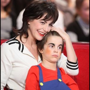 La chanteuse a eu la douleur de perdre son fils Diego

Lio et son fils Diego à l'enregistrement de l'émission "Vivement Dimanche".

Photo : Guillaume Gaffiot / Bestimage