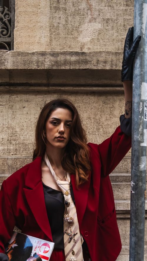 Le rouge sera partout cet automne : 5 façons faciles de l’adopter