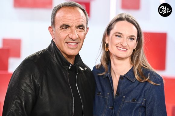Nikos Aliagas et Aurélie Clemente-Ruiz (directrice du Musée de l'Homme) lors de l'enregistrement de l'émission « Vivement dimanche » au studio Rive Gauche, présentée par M. Drucker, diffusée sur France 3 le 21 juin 2026, à Paris, France, le 20 mai 2026. © Guillaume Gaffiot/Bestimage
